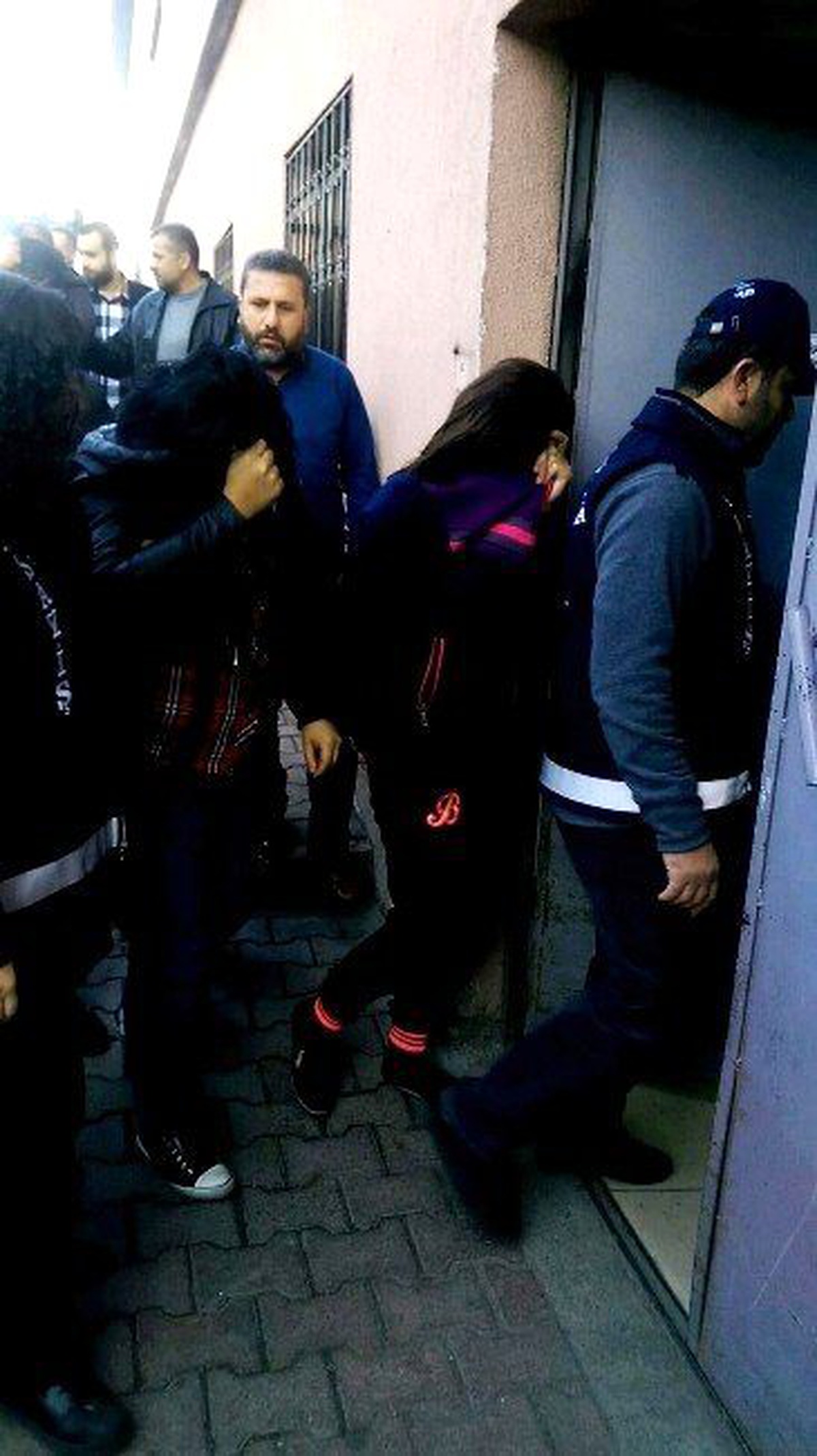 İkramiye Kazandınız" Yalanıyla Dolandırıcılık Yapan 7 Kişi Gözaltına Alındı