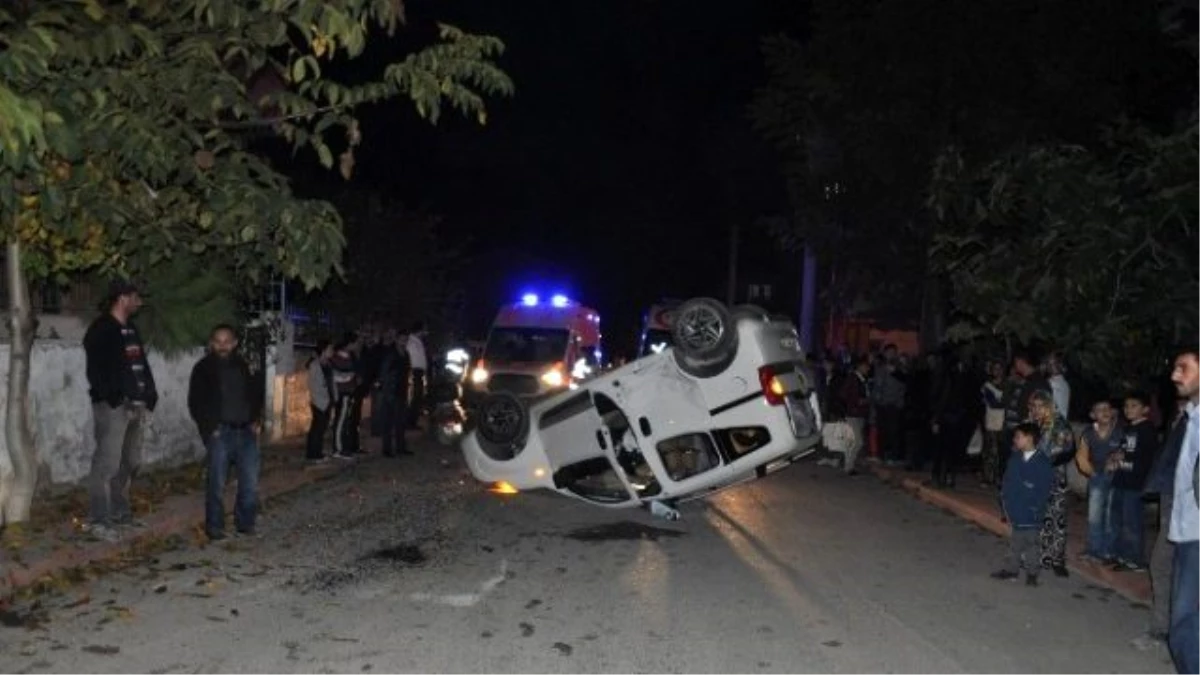 İnegöl\'de Trafik Kazası: 3 Yaralı