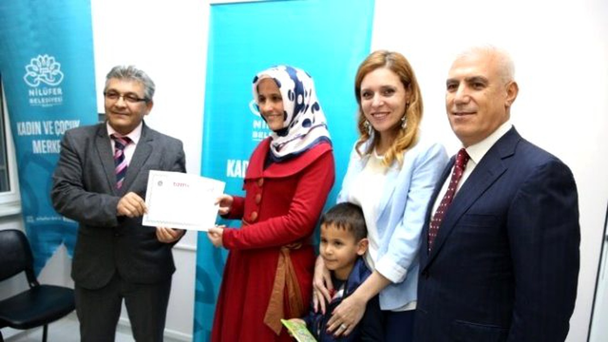 İngilizce Öğrenen Kadınlar Sertifikalarını Aldı
