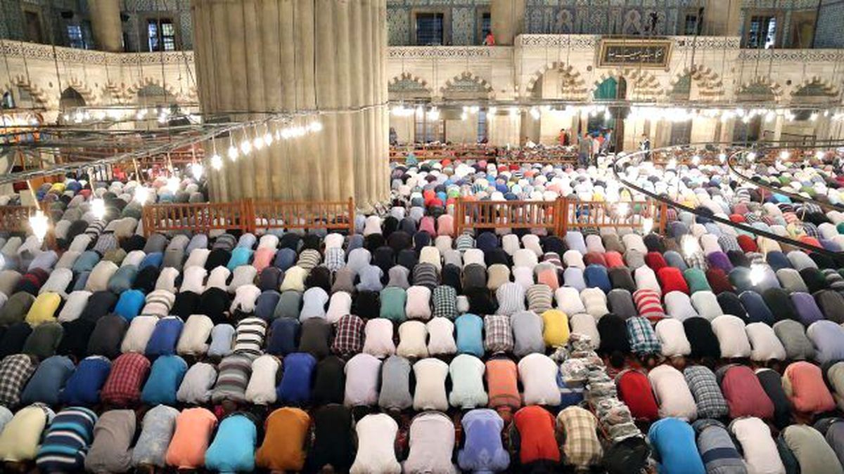 İstanbul'daki Cuma Ezanına 'Memur Mesaisi Ayarı'