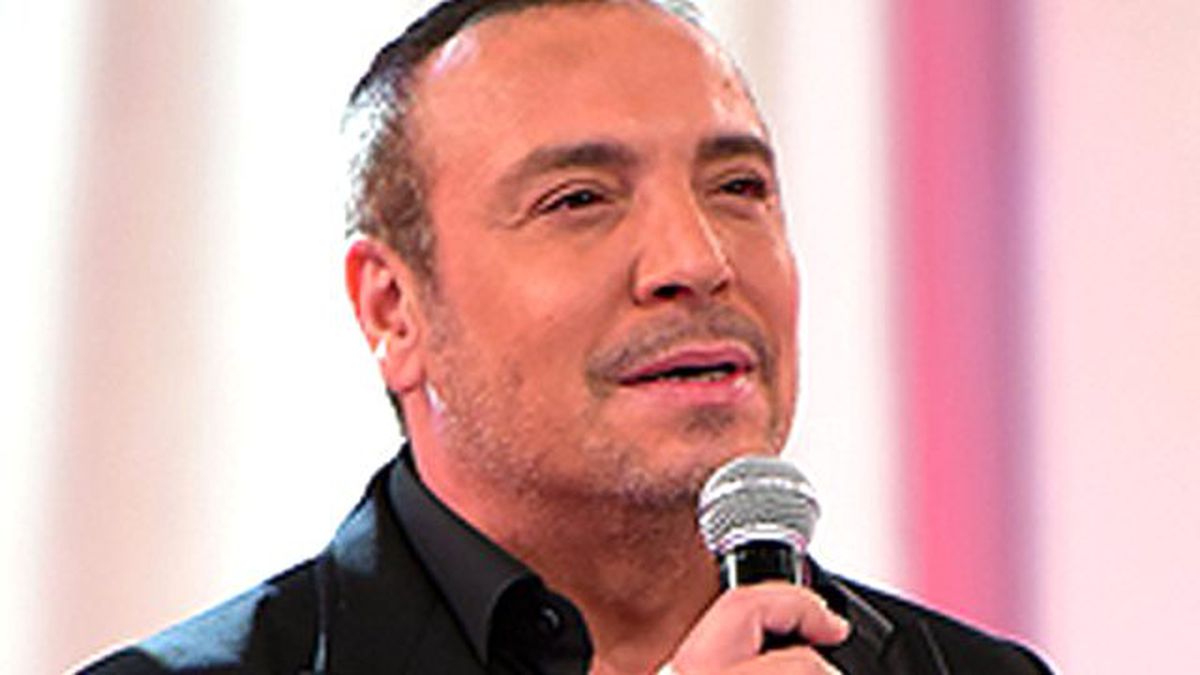 İşte Benim Stilim\'de Nostalji Akşamı... Cenk Eren, Kadınım\'la Sahneyi Salladı.