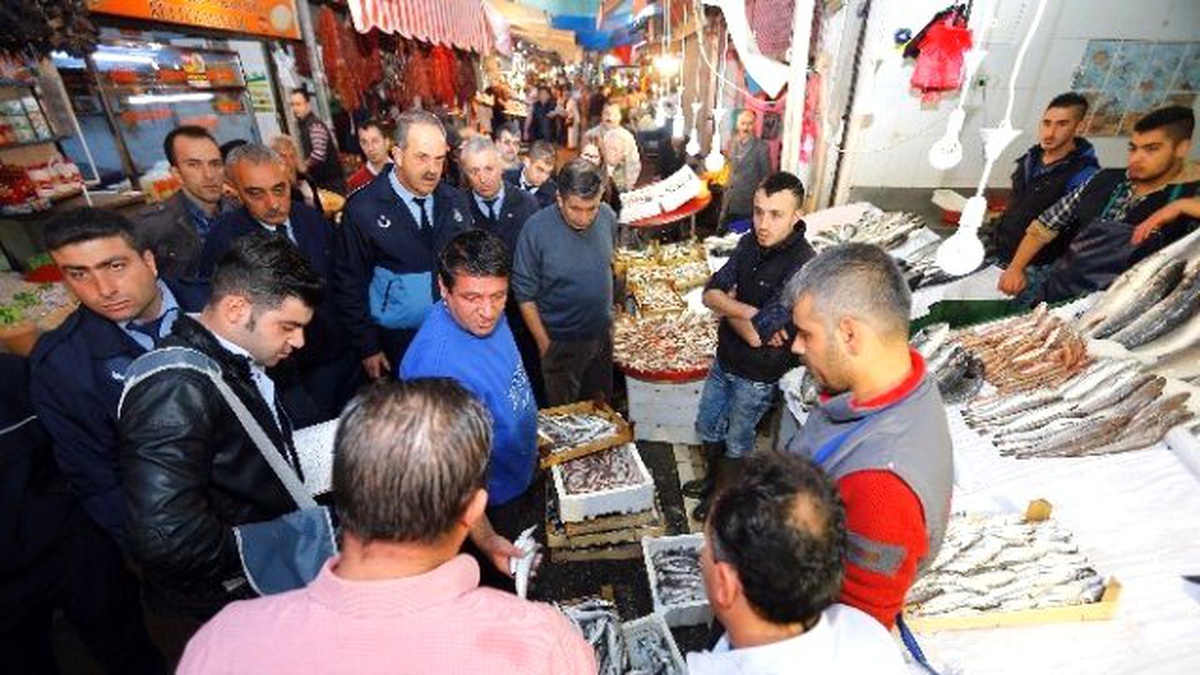 İzmir\'de Ambalajsız Gıda Satışı Yapanlara Ceza Yağdı