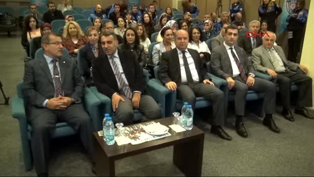 İzmir - Hasta ve Yaşlı Refakatçisi Kursu\'yla İş Sahibi Yapılan 13 Kadına Sertifika Verildi