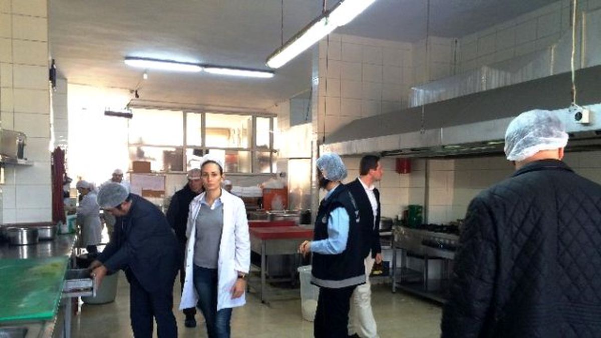 İzmit\'te 5 Yıldır Cenaze Evlerine Yemek Gönderiliyor