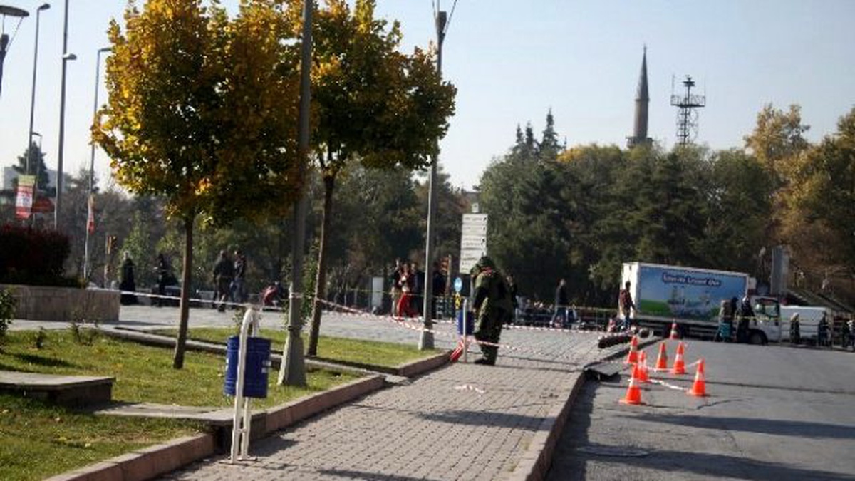 Kent Meydanında Şüpheli Poşet Alarmı