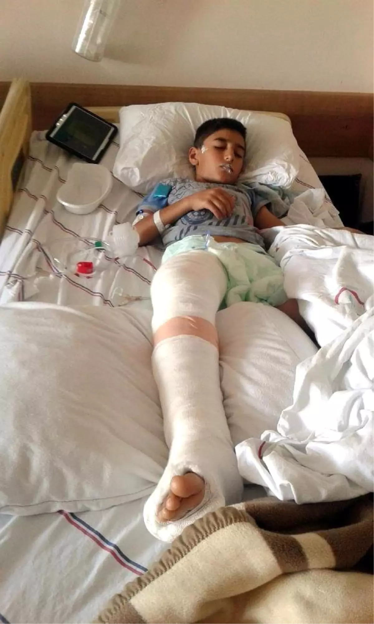 Küçük Çocuğa Çarpıp Kaçan Minibüs Sürücüsü Aranıyor