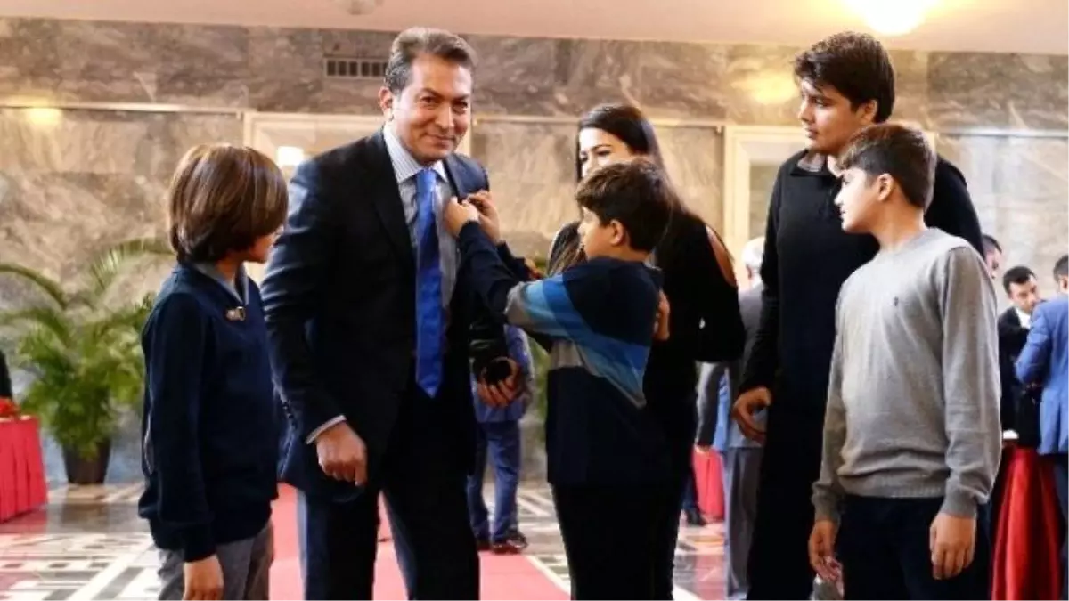 Meclise Üçüzleri ile Birlikte Geldi