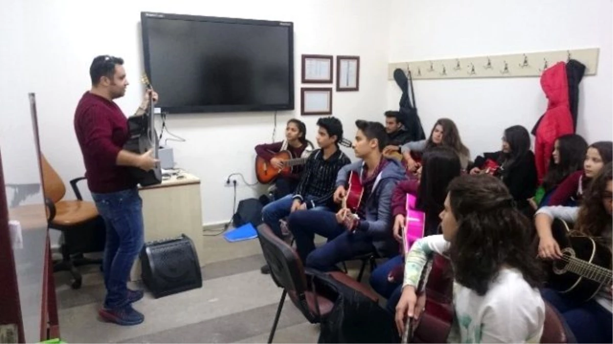 Nevşehir\'de Gitar Eğitimine Büyük İlgi