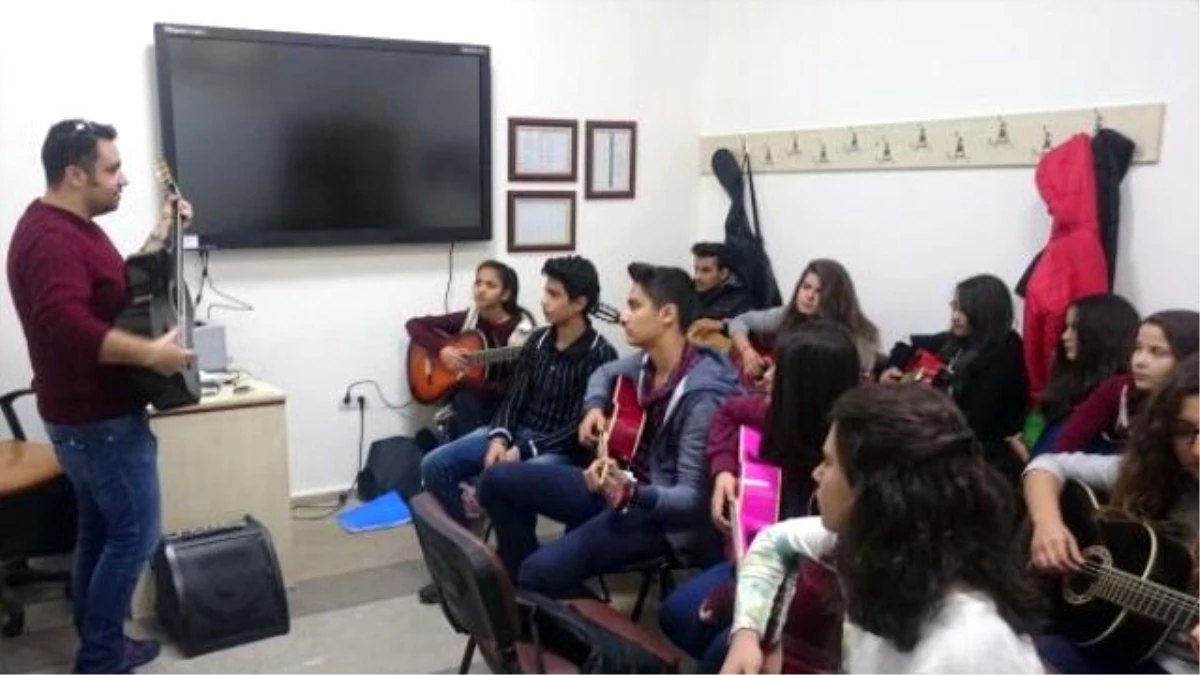 Nevşehir\'de Gitar Eğitimine İlgi
