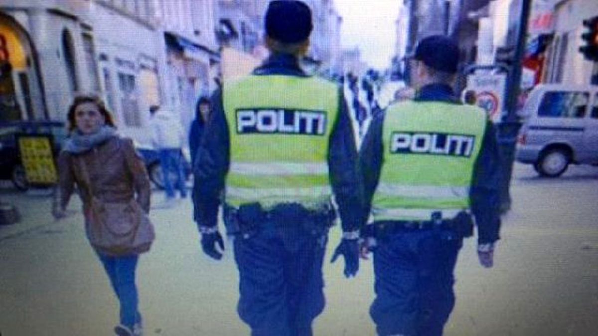 Norveç Polisi Yeniden Silah Bıraktı