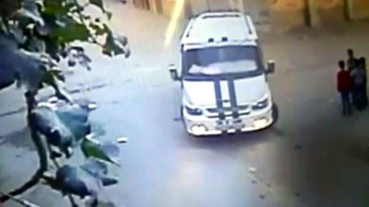 Minibüs Bisikletli Çocuğu Altına Alıp Kaçtı