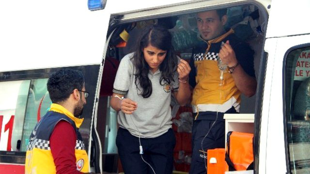 Şanlıurfa\'da 4 Öğrenci Yemekten Zehirlendi