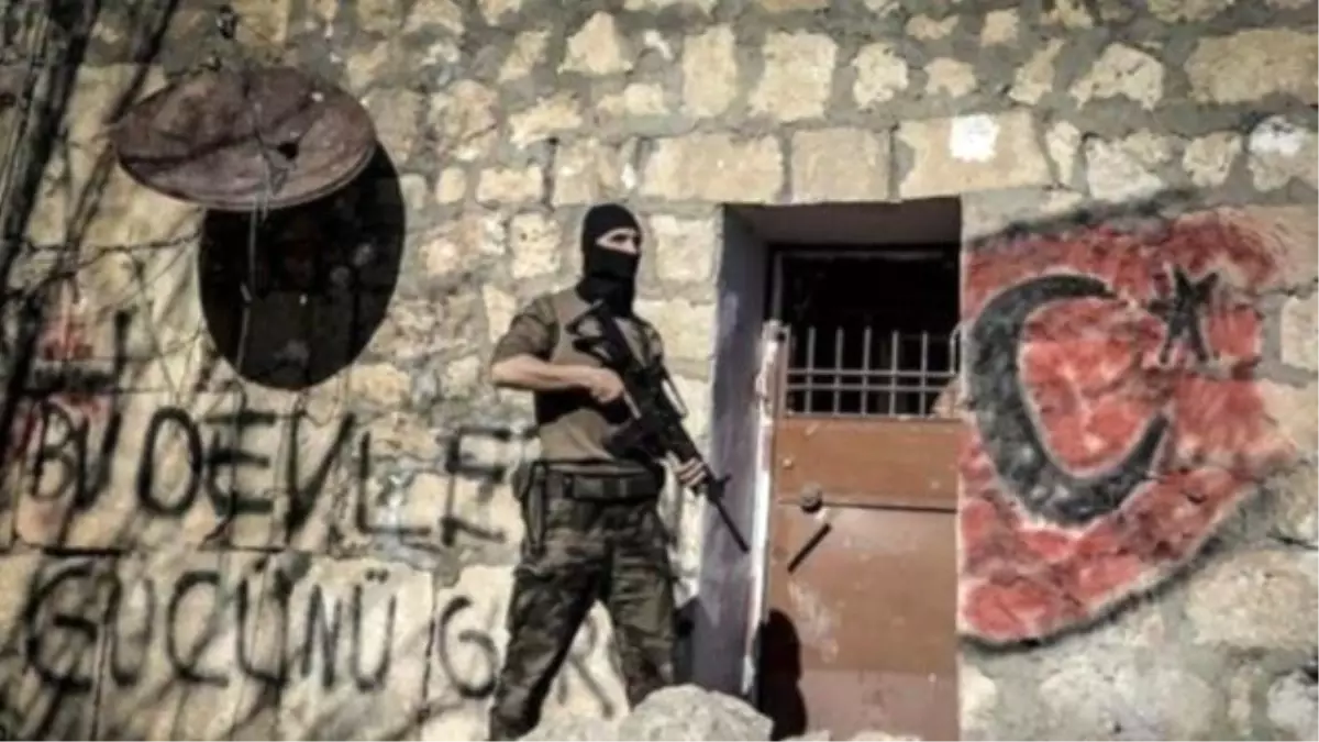 Silvan'da Polis 'Devletin Gücünü' Duvara Yazdı