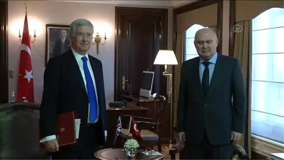 Sinirlioğlu İngiltere Savunma Bakanı Michael Fallon ile Makamında Bir Görüşme Gerçekleştirdi