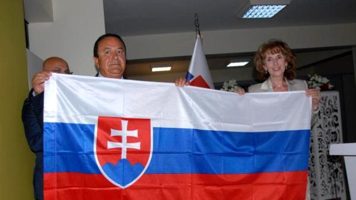 Slovakya\'dan Kuşadası\'na Fahri Konsolosluk