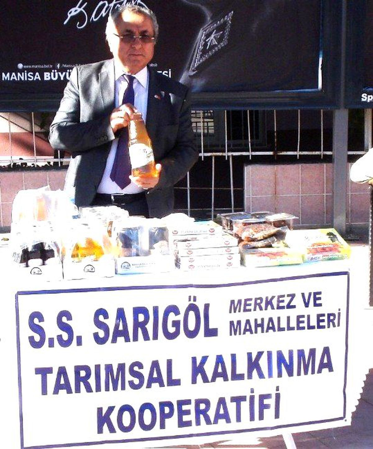 Tek Başına Sergi Açan Başkan Ürünlerini Tanıttı
