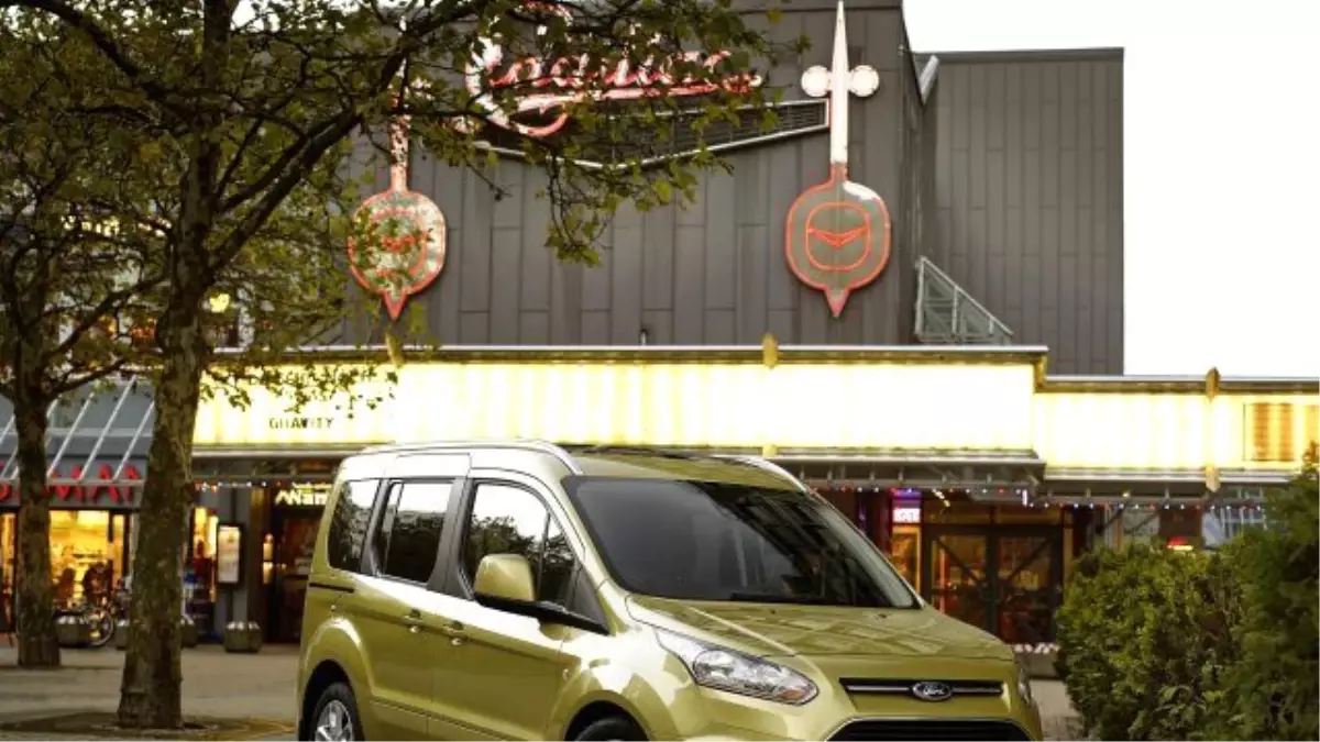 Tourneo Connect Dizel-Otomatik Seçeneğiyle Ford Bayilerinde