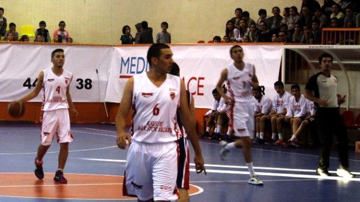 Uğurspor Erkekler Bölgesel Basketbol Ligi\'nde Liderliğini Sürdürdü