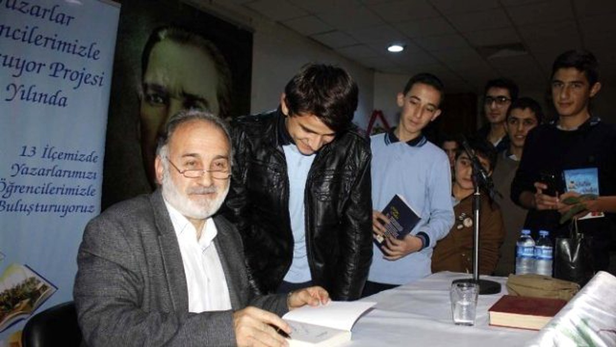 Yazarlar Öğrencilerimizle Buluşuyor" Projesi Yeniden Başladı