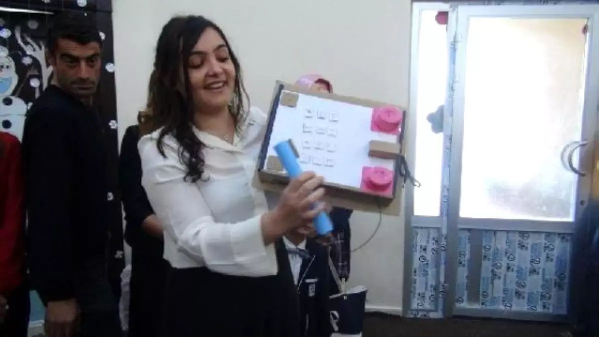 Yüksekova'da Atıklardan Anaokulu Öğrencilerine Oyuncak