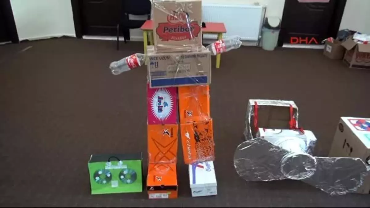 Yüksekova\'da Atıklardan Ana Sınıfı Öğrencilerine Oyuncak