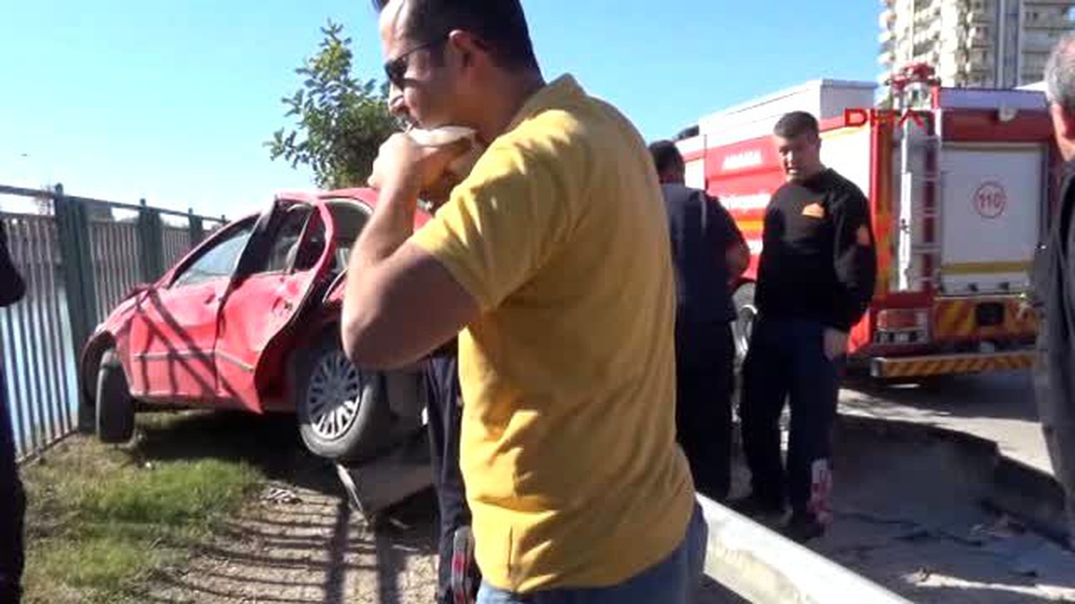 Adana - Direğe, Ağaçlara ve Demir Korkuluklara Çarpan Sürücünün Çenesi Yarıldı