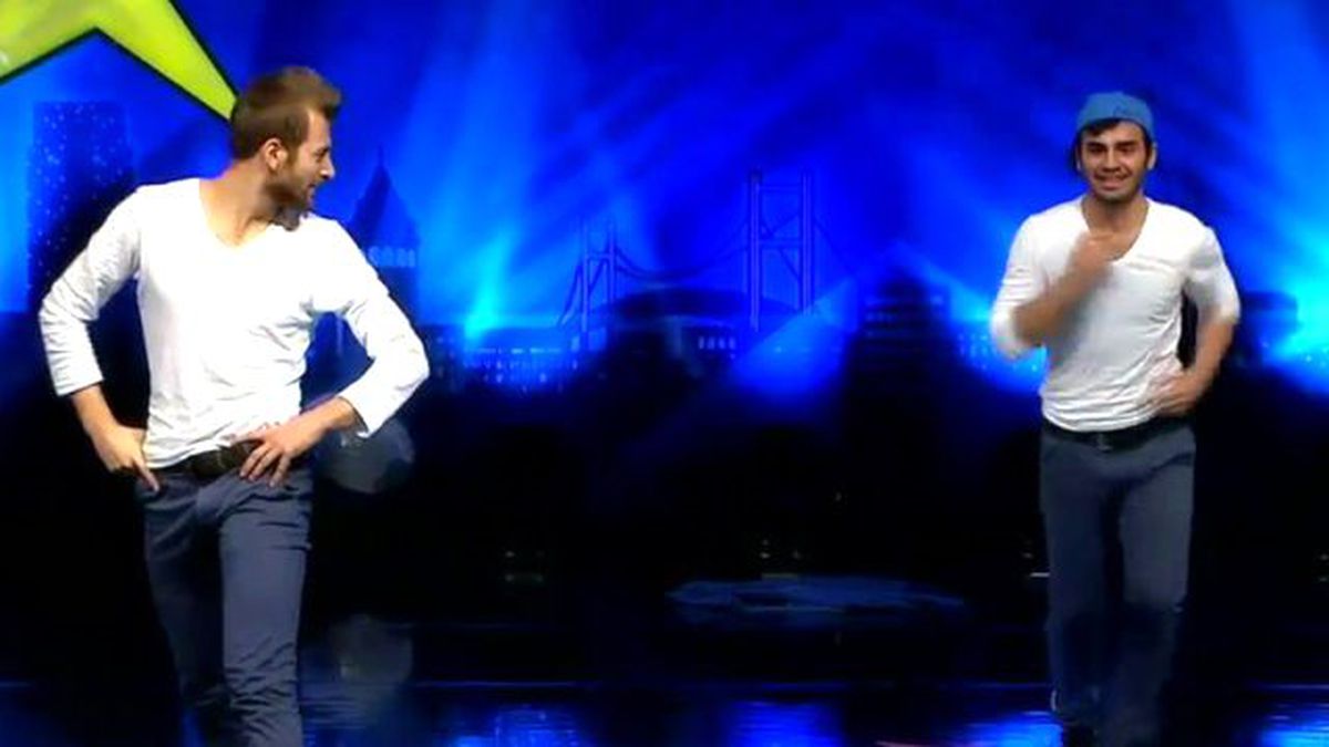 Ali Kemal ve Hasan\'ın Akrobasi Gösterisi