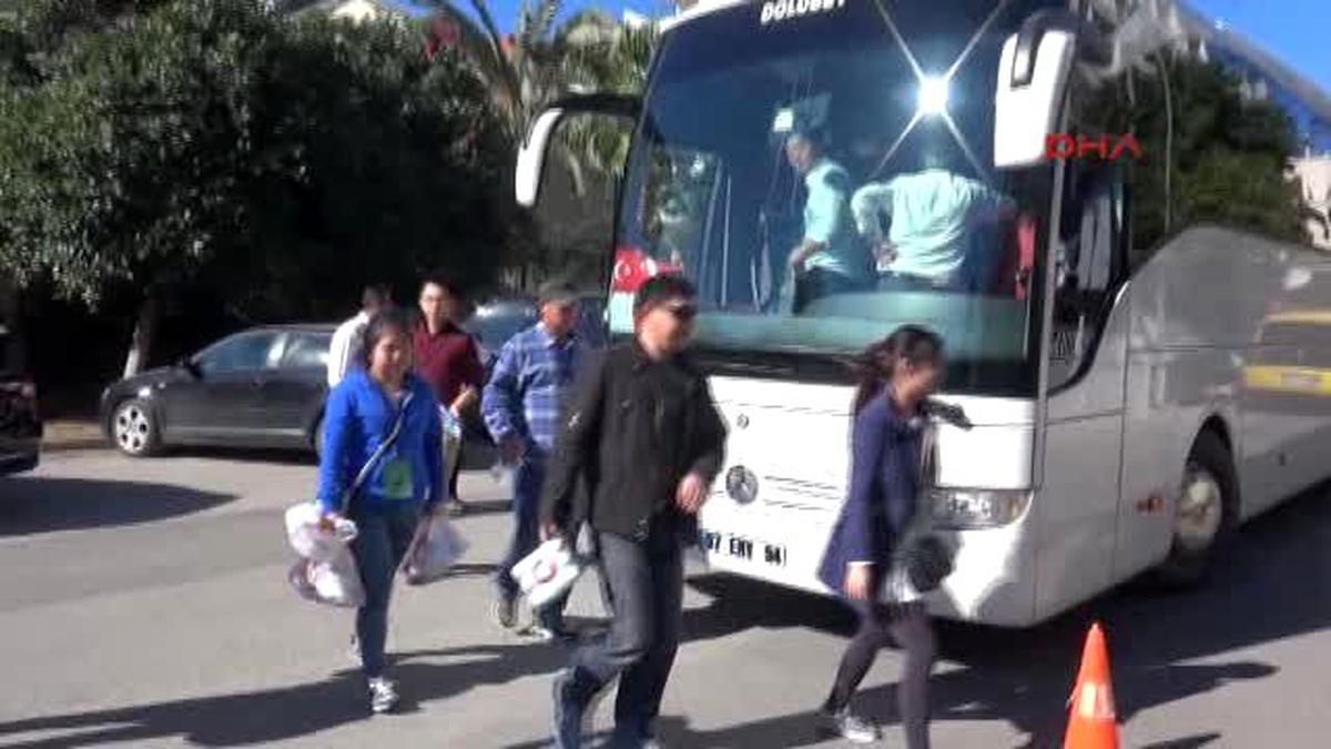 Antalya - Çinli Turistler Otellerine Döndürüldü