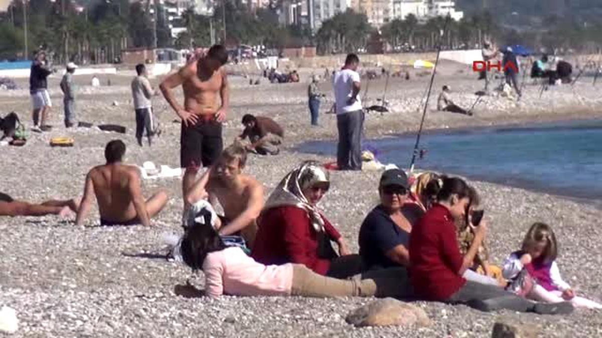 Antalya - Kasım Güneşi Antalya\'da Sahilleri Doldurdu