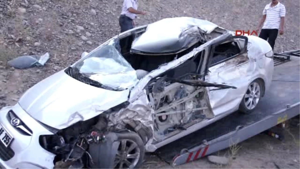 Bingöl\'de Trafik Kazası: 10 Yaralı