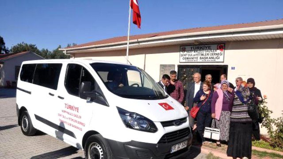 Bahçeli, Şehit Aileleri Derneği\'ne Minibüs Bağışladı