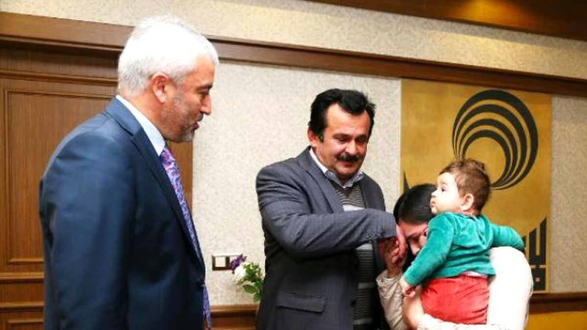 Başkan Araya Girince İki Yıldır Konuşmadığı Kızıyla Barıştı