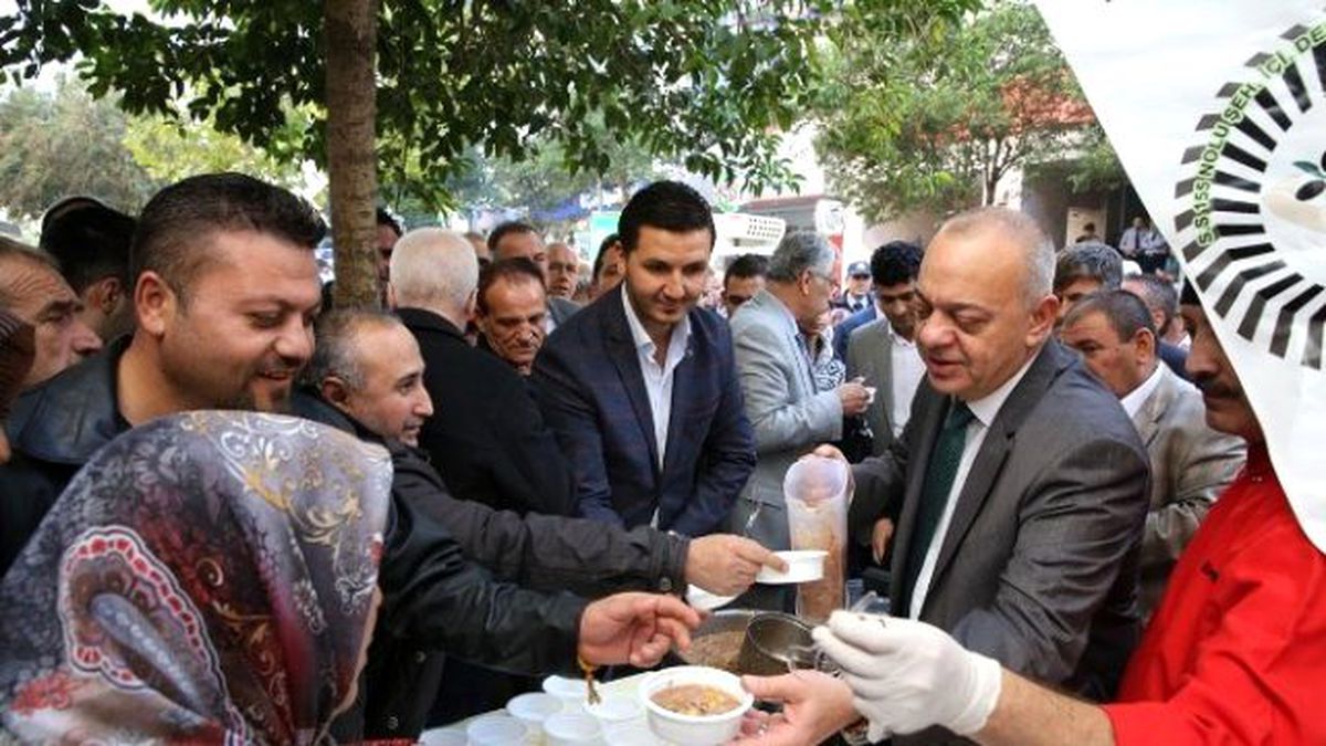 Başkan Ergün, Esnafı Gezdi Aşure Dağıttı