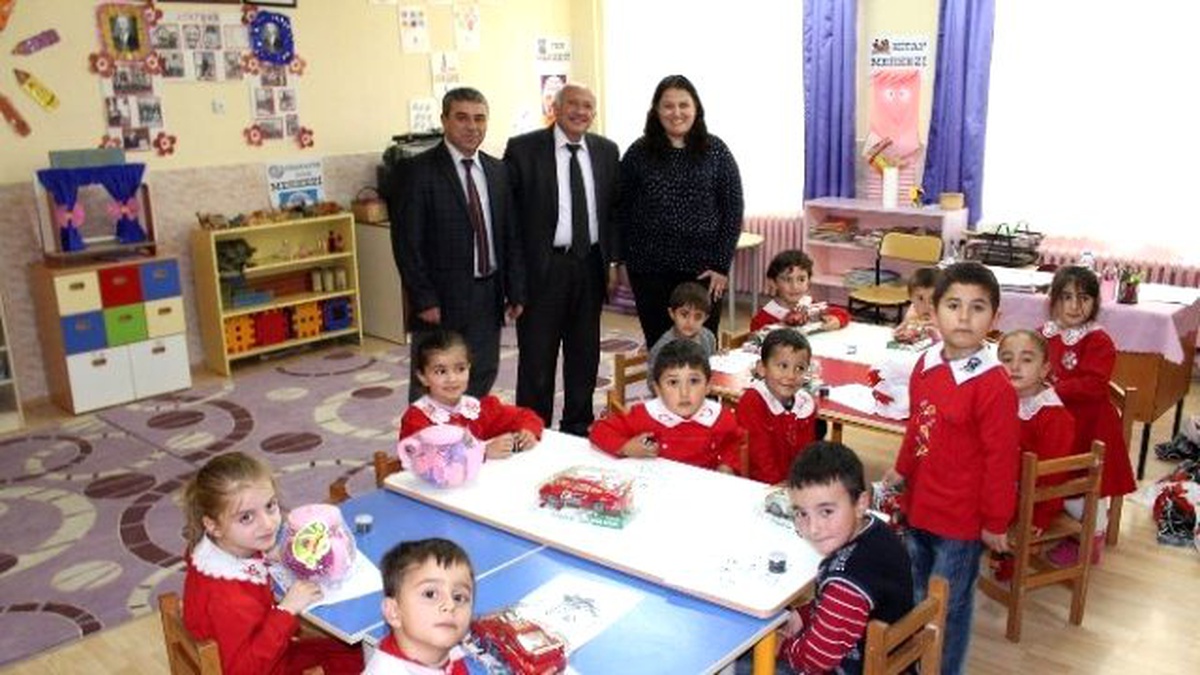 Başkan Şahiner\'den Anaokulu Öğrencilerine Oyuncak