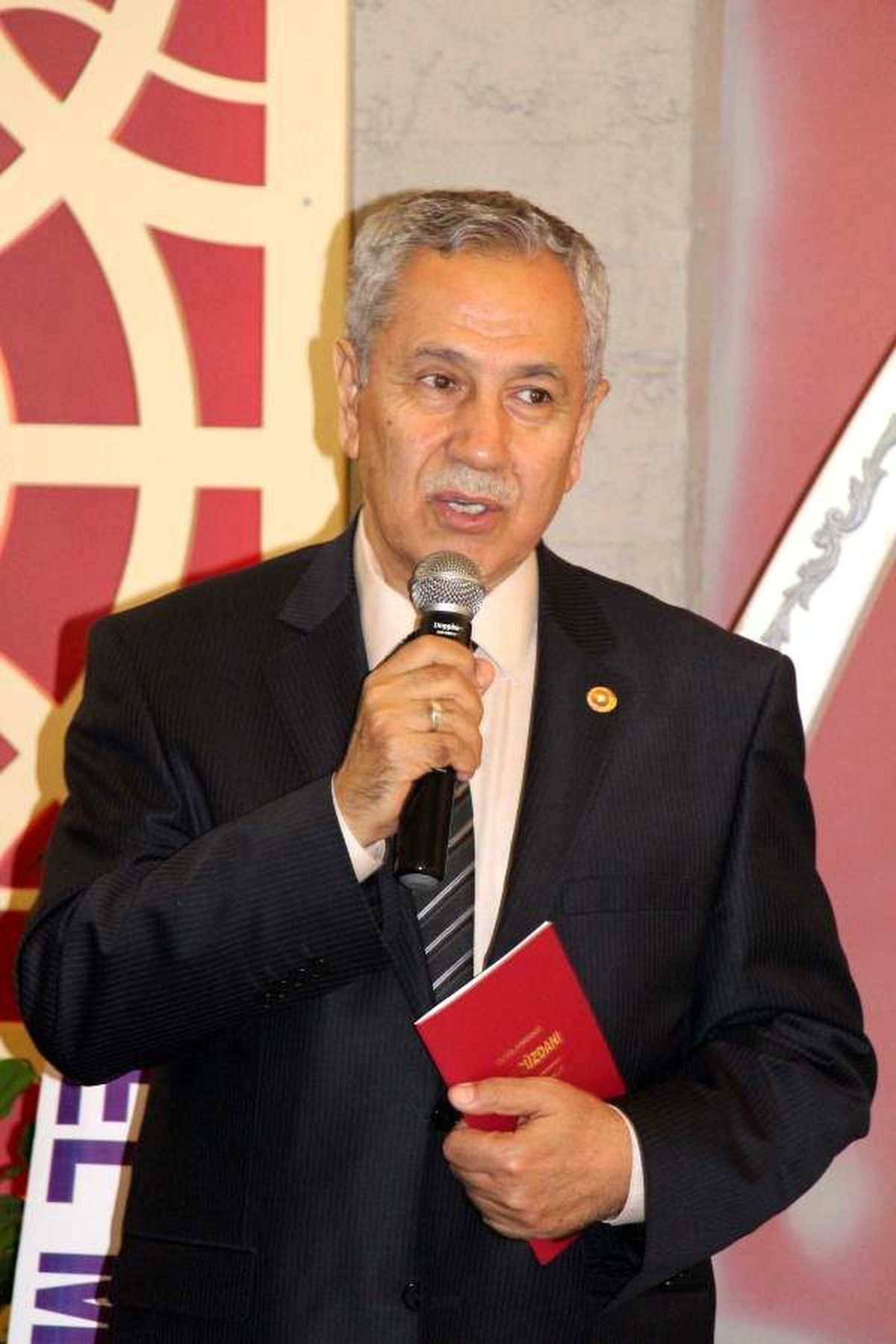 Bülent Arınç\'tan Damada \'İtaat Et Rahat Et\' Nasihati