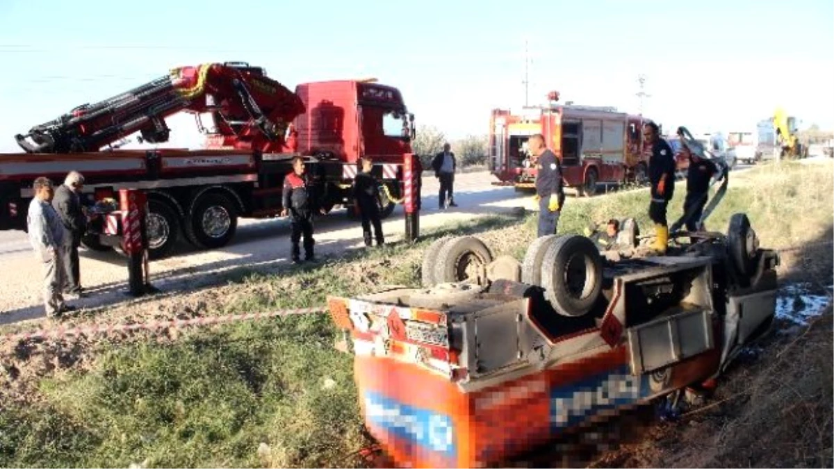 Ceyhan\'da Benzin Yüklü Tanker Devrildi: 1 Ölü