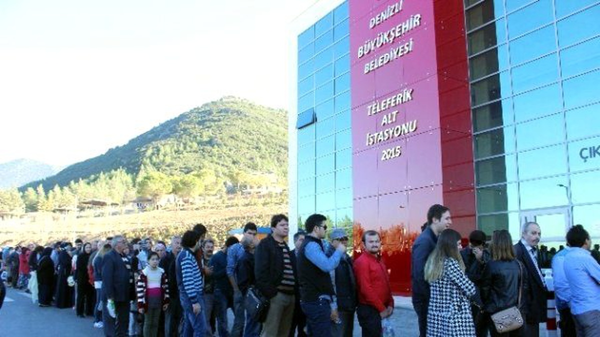 Denizli\'de Ücretsiz Teleferik Kuyruğu