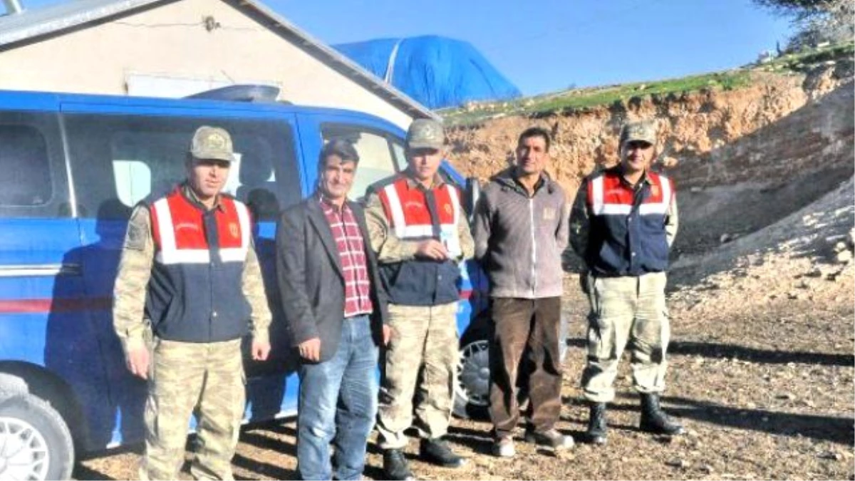 Elazığ\'da Jandarma, Hayvan Hırsızlarına Karşı Köylülere Alarm Cihazı Dağıttı