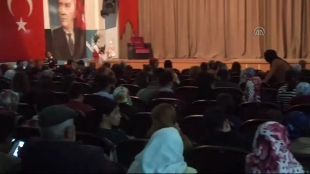 Engellilerin de Rol Aldığı Tiyatro Oyunu Sahnelendi