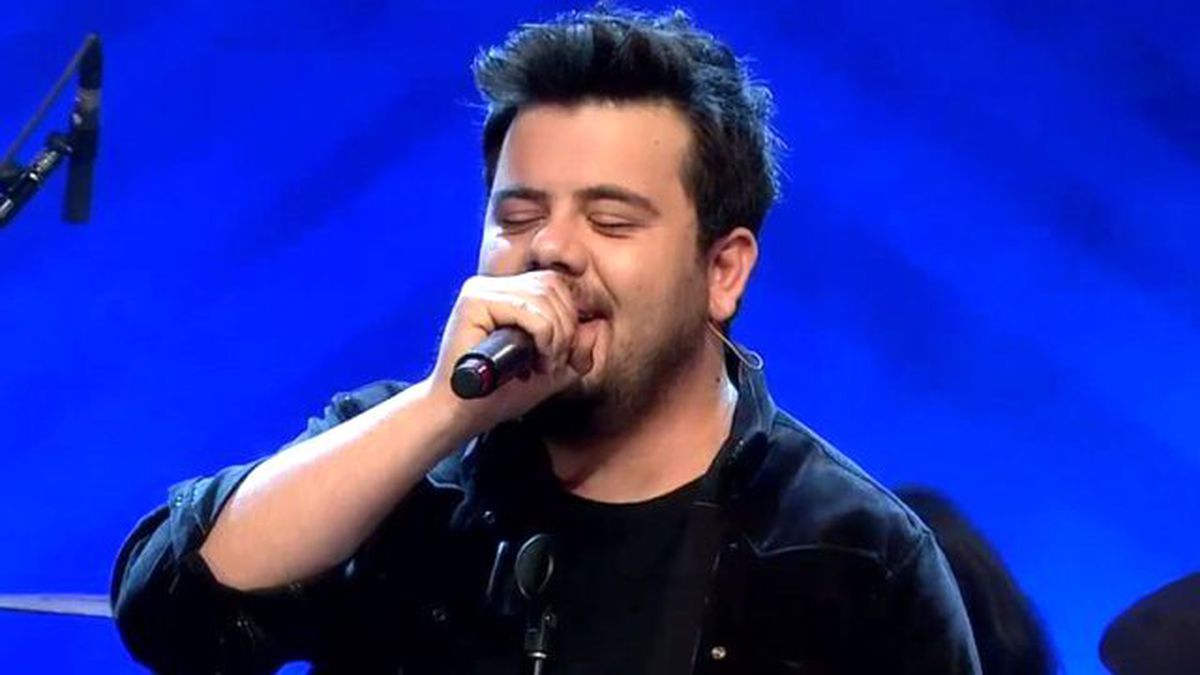 Eser Yenenler\'den Bomba Performans! Sahneye Atladığı Gibi...