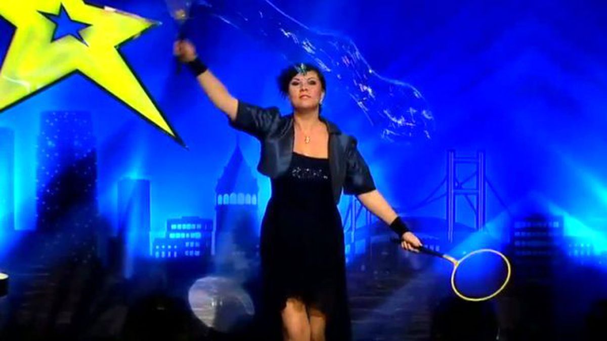 İrina ve Özcan\'ın Balon Gösterisi