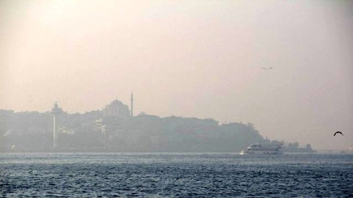 İstanbul Boğazı\'nda Kartpostallık Sis Görüntüsü