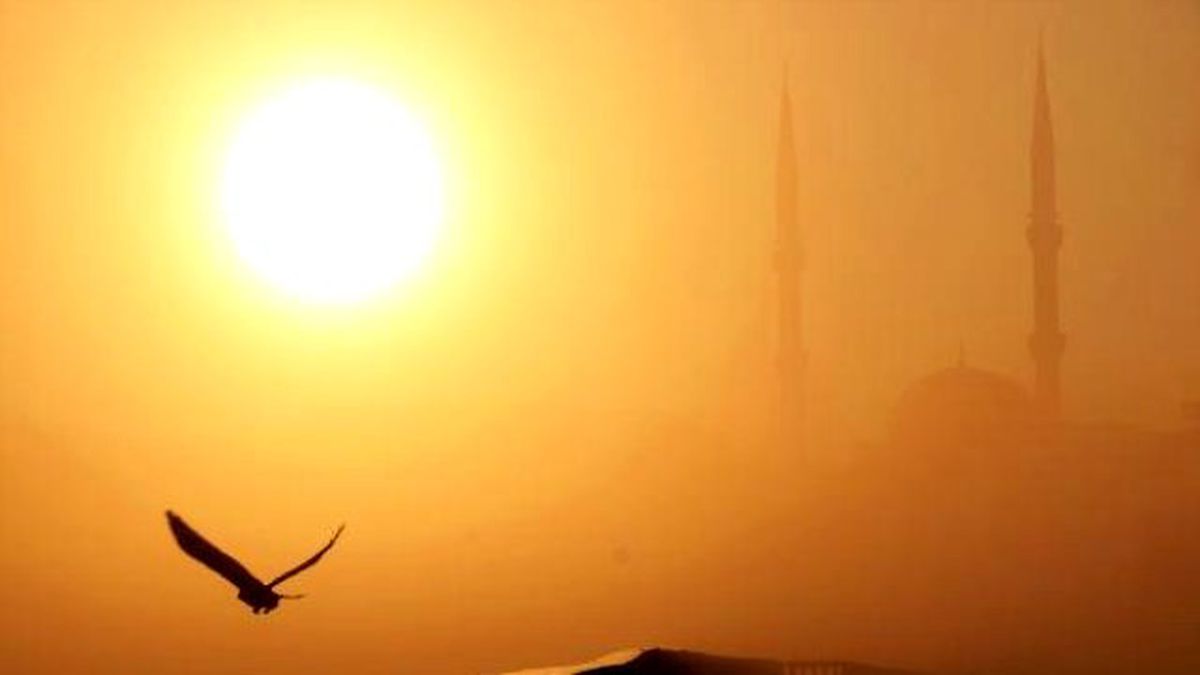İstanbul Sis ile Uyandı