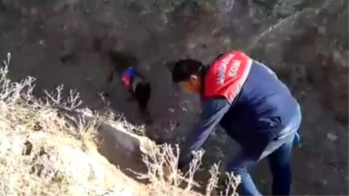 Jandarma Çöplükte 3 Gün Pusuya Yattı, Şüpheliyi Esrarla Yakaladı