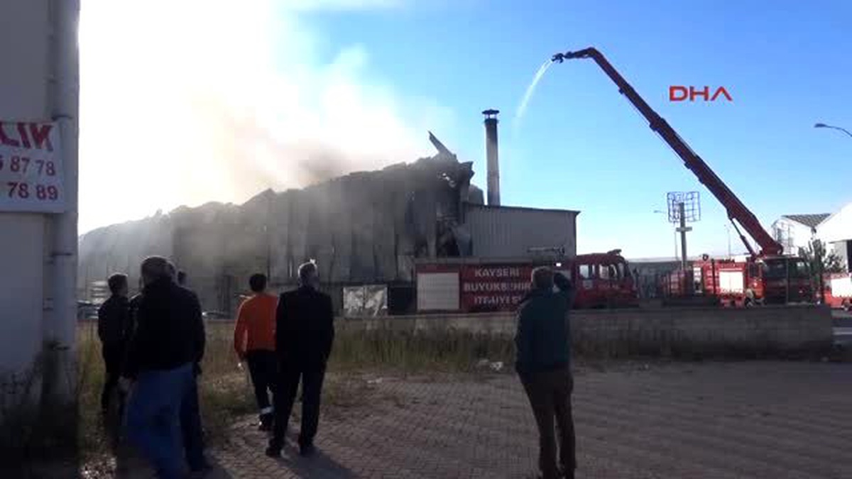Kayseri - İnşaat Malzemeleri Üretilen Fabrika Yandı