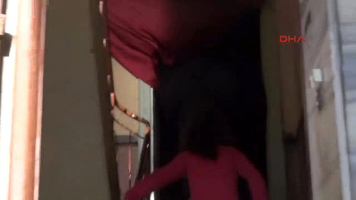 Suriyeli Anne Bebeğini Emzirirken Uyuya Kaldı, Sabah Uyandığında Ölü Buldu