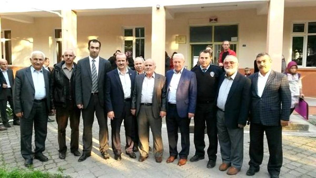 Lapseki Şehit Hüseyin Çetin İmam Hatip Ortaokulunda Aşure İkramı