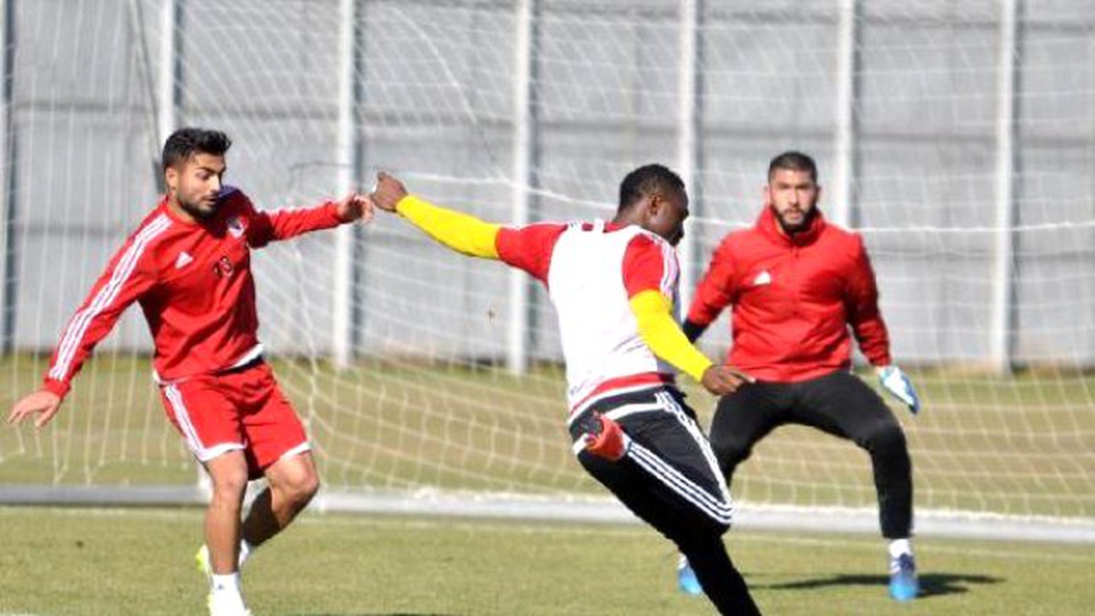 Medicana Sivassporlu Aatif: "Beşiktaş\'tan Çekinmiyoruz"
