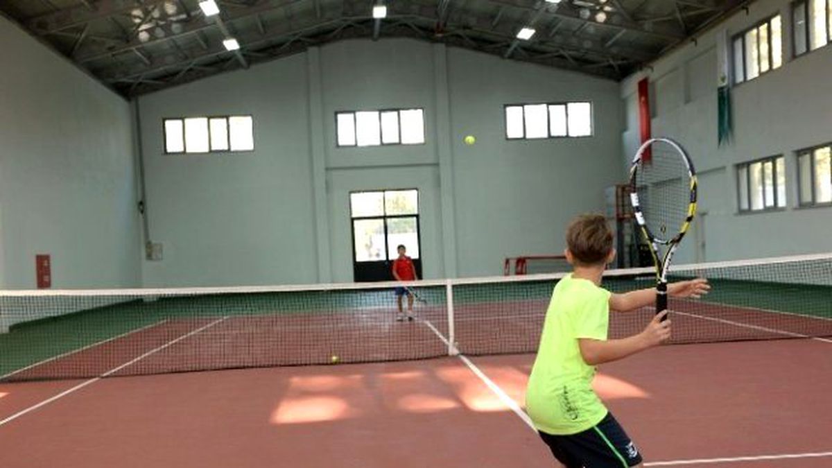 Minik Tenisçiler Yeteneklerini Sergiledi