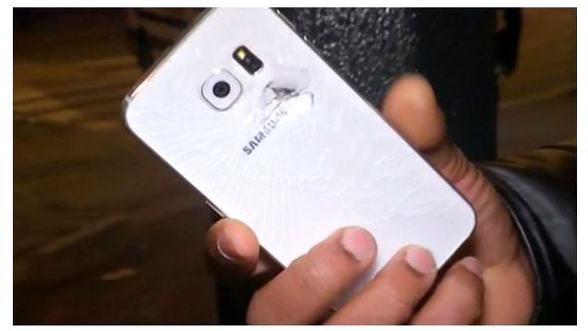 Fransız Genci, Paris Saldırılarından Cep Telefonu Kurtardı